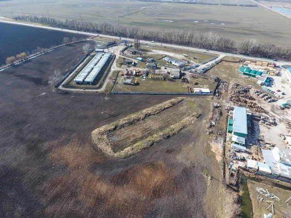 Yukarıdan küçük bir tank sahası. Yakıt ve Yağlama maddeleri depolama.