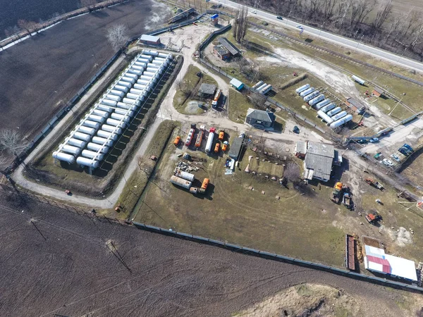 Yukarıdan küçük bir tank sahası. Yakıt ve Yağlama maddeleri depolama.