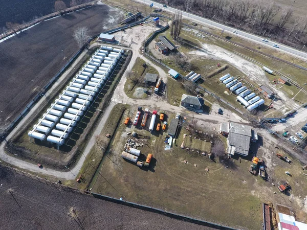 Yukarıdan küçük bir tank sahası. Yakıt ve Yağlama maddeleri depolama.