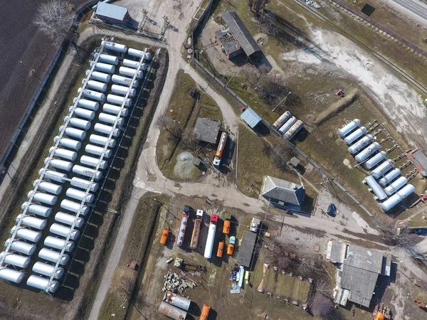 Yukarıdan küçük bir tank sahası. Yakıt ve Yağlama maddeleri depolama.