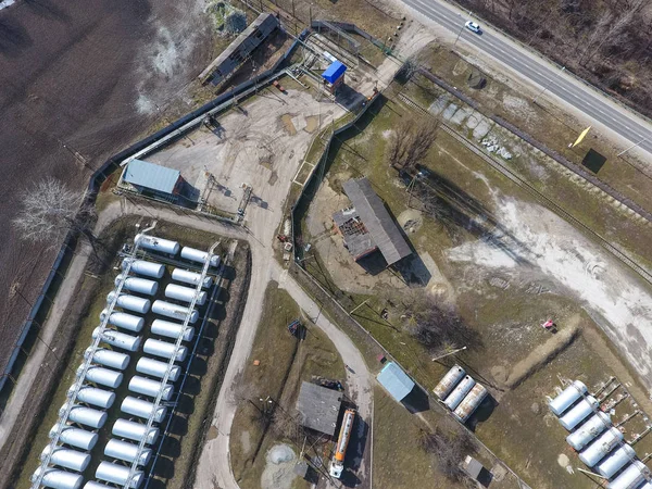 Yukarıdan küçük bir tank sahası. Yakıt ve Yağlama maddeleri depolama.