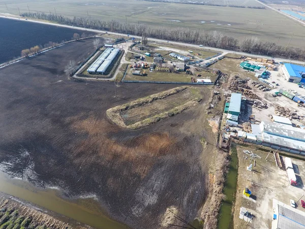Yukarıdan küçük bir tank sahası. Yakıt ve Yağlama maddeleri depolama.