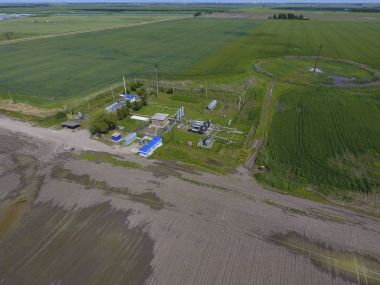 Kurutma gaz ve yoğuşma toplama donatımı. Üstten Görünüm. Üstten Görünüm petrol ayrılması için ekipman. Kurutma gaz ve yoğuşma toplama donatımı. Petrol sahası donanımları.