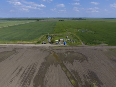 Kurutma gaz ve yoğuşma toplama donatımı. Üstten Görünüm. Üstten Görünüm petrol ayrılması için ekipman. Kurutma gaz ve yoğuşma toplama donatımı. Petrol sahası donanımları