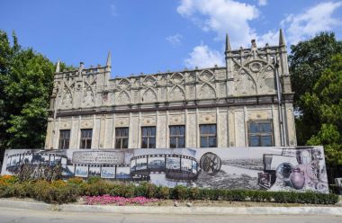 19. yüzyıl eski bir bina şehir, Slavyansk-Tarih-Kuban içinde inşa. Yazıt: Slavyanskaya Köyü kuruluşundan beri 150 yıl.