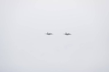 Krasnodar, Rusya - 23 Şubat 2017: Krasnodar havaalanı uçuş okulunun üstündeki hava gösterisi. Anavatanın Koruyucusu onuruna hava gösterisi. Gökyüzünde MiG-29.