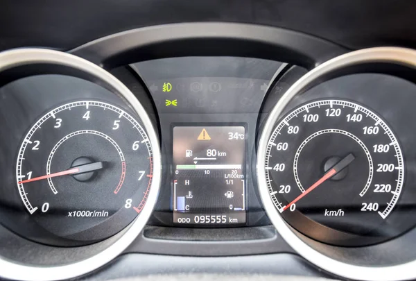 Aracın gösterge paneli dışında hareket olur. Okları hareket ile Modern araba Pano