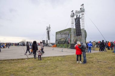 Konser olay yerinde Krasnodar Havaalanı. Vatan koruyucusu günü kutlama.