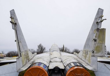 Krasnodar, Rusya - 23 Şubat 2017: Askeri uçak savaşçıları havaalanında. Eski açığa alınan uçak. Krasnodar Havaalanı