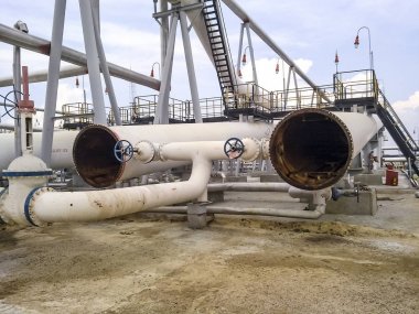 Son aşama bölücü borulu. Ekipman su yağdan ayırmak için. Ekipman petrol Batı Sibirya alanlarında