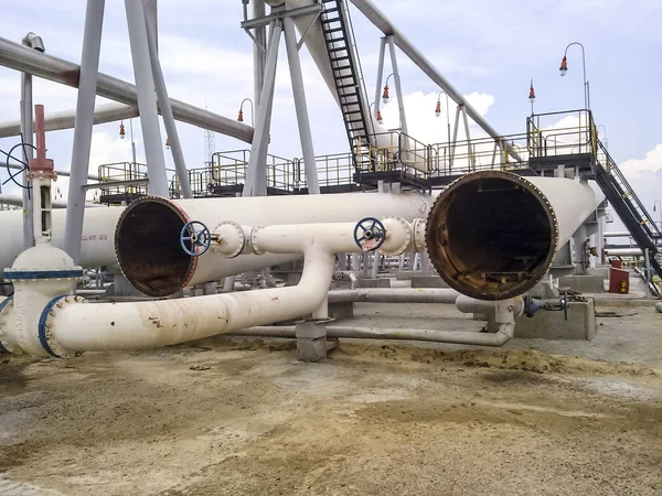 Son aşama bölücü borulu. Ekipman su yağdan ayırmak için. Ekipman petrol Batı Sibirya alanlarında