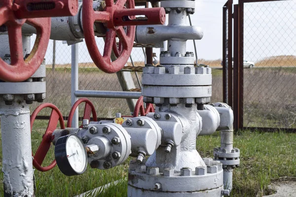 Kapama vanaları yüksek basınçlı ekipman akışı. Petrol donanımı.