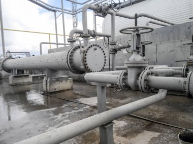 Isı değiştiriciler, Isıtma petrol için. Petrol rafinerisi. Birincil Petrol arıtma için donatım.