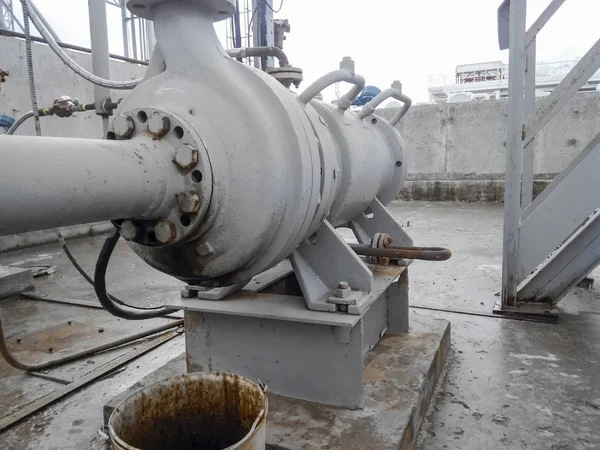 泵抽除石油和产品 炼油厂 主要炼油设备 — 图库照片