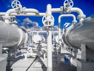Petrol ürünü soğutmaya ekipman alanı. Birincil Petrol arıtma için donatım.