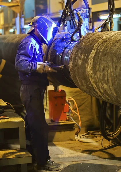 Otomatik ekipman kullanarak su altı boru hattı kaynaklama