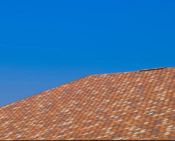 멀티 컬러 아스팔트 대상 포진에서 지붕입니다. 꽃무늬 구두 포진. — 스톡 사진