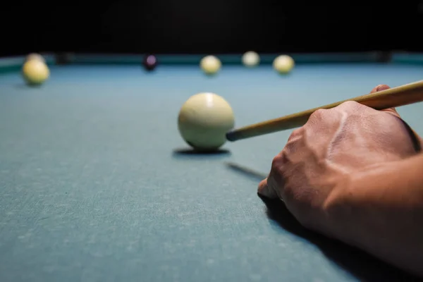 Billiards, billiard table. Targeting the cue in the ball for imp — Stock Photo, Image