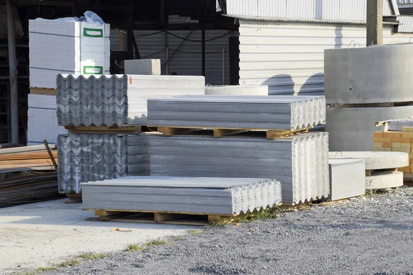 Kayrak bina üsteki yaprak.