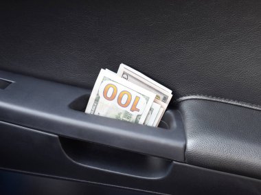 Birkaç notlar bize dolar ve vardır kapı h ikiye katlanmış