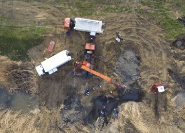 Su cha geçen gaz boru hattı bölüm tamiri