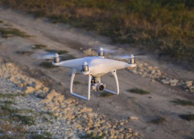 Yerden hovering dron,