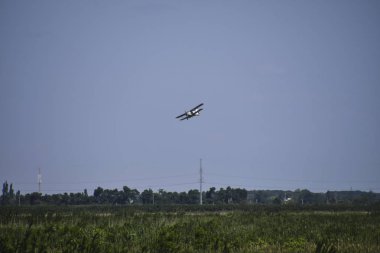 Uçak tarımsal Havacılık bir-2. Gübre ve tarım ilaçları sahasında, uçak ile püskürtme.