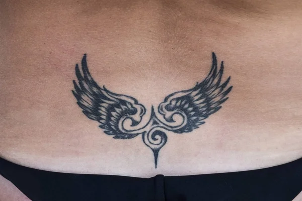 Tatouage Forme Ailes Sur Dos Tatouage Simple Pour Décoration Corps — Photo