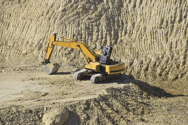 砂利採取 砂および粘土の大規模な採石場 マイニング マシン台マイニング — ストック写真