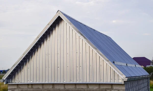 Крыша из гофрированного листа — стоковое фото