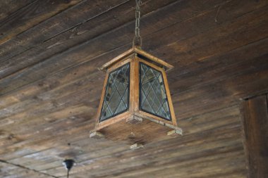 Ahşap tavan tavan lambası