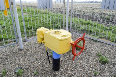 Mandal yeraltı gaz boru hattı üzerinde 