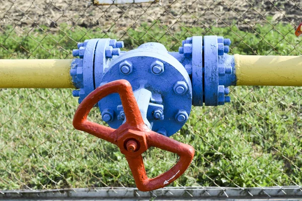 The latch on the underground gas pipeline — Stock Photo, Image