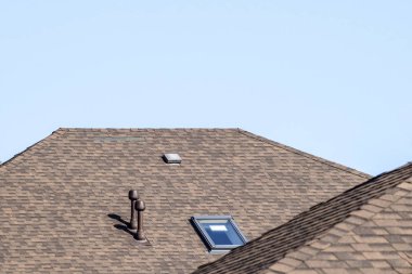 Bir çatıda Dekoratif metal kiremit