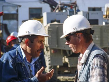 Mühendislik teknisyenleri tartışma vardır. Şirket çalışanlarının 