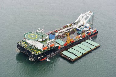 Boru döşeme mavnası