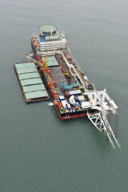 Boru döşeme mavnası