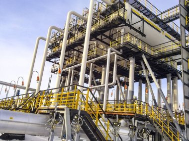 Ayırıcılar sonunda bulunmaktadır. Ekipman petrol ayrılması için. Modüler petrol tr