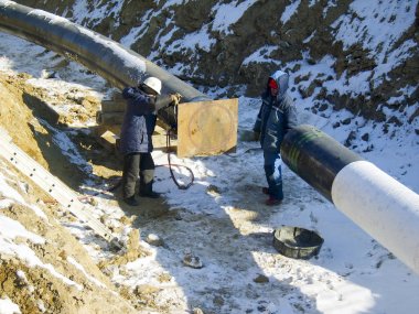 Bir petrol ve doğal gaz boru hattı inşaatı.