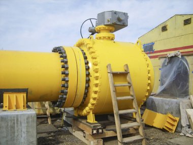 Elektrikli sürücü ile boru hattı üzerinde mandalı