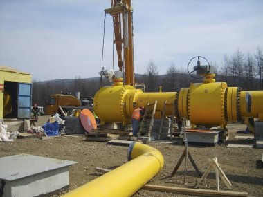 Rusya, Surgut, 11 Kasım 2008: İnşaat bir petrol ve doğal gaz boru hattı Endüstri/sanayii donatımı