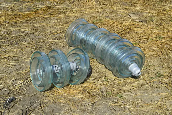 Nagyfeszültségű szigetelő üveg szigetelők. A hig telepítése — Stock Fotó