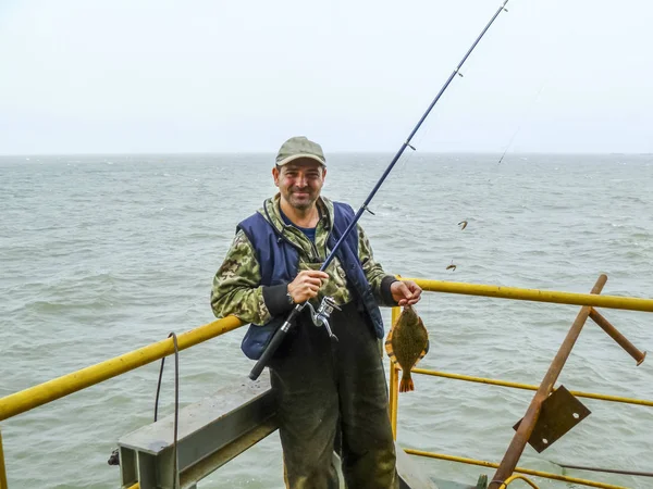 Flounder on the deck. Fishing on the boat. Bottom fish — Stock Photo, Image