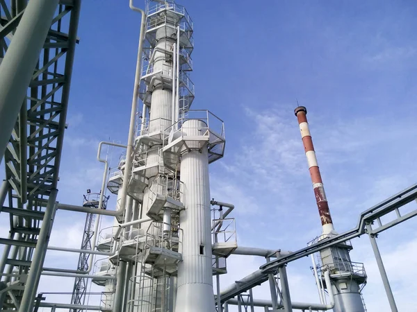Colunas de destilação e fornalha do aquecimento — Fotografia de Stock