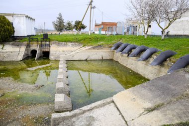 Pirinç tarlalarının sulama sisteminin su pompalama istasyonu