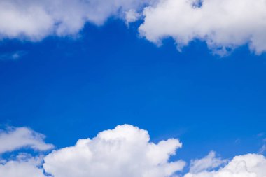 Bulutlar cennet, yatay. Kümülüs bulutlar gökyüzünde.