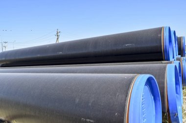 Krasnodar, Rusya - 1 Ağustos 2015: Gaz boru hattı, boru montaj önce. Bir ambar önce onların tesisat boru.