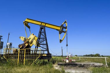 Olarak bir kuyu üzerinde yüklü petrol pompa pompa birimi