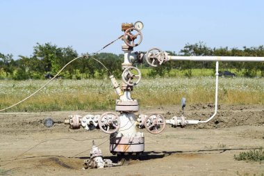 Petrol ve gaz üretimi için. Petrol kuyusu ekipmanları. Petrol üretimi