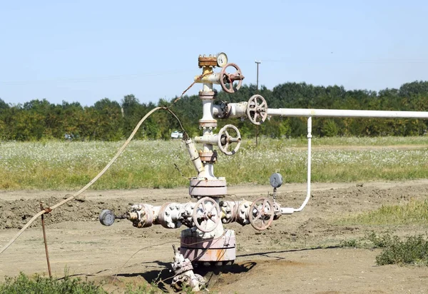 Petrol ve gaz üretimi için. Petrol kuyusu ekipmanları. Petrol üretimi — Stok fotoğraf